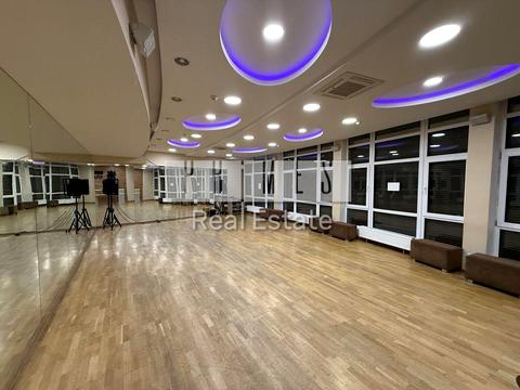 коммерческая по адресу Коновальця Євгена, 36д