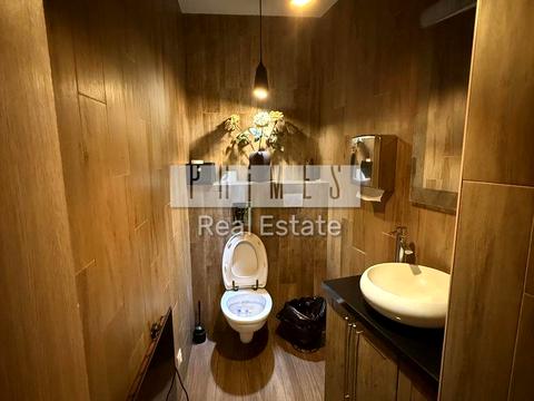 коммерческая по адресу Коновальця Євгена, 36д