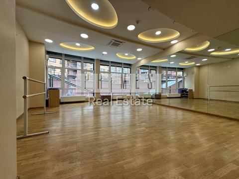 коммерческая по адресу Коновальця Євгена, 36д