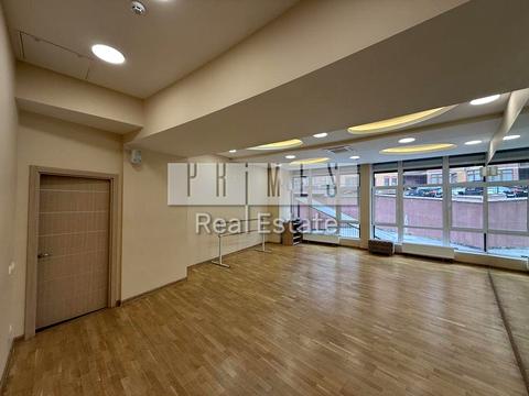 коммерческая по адресу Коновальця Євгена, 36д