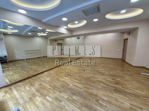 коммерческая по адресу Коновальця Євгена, 36д