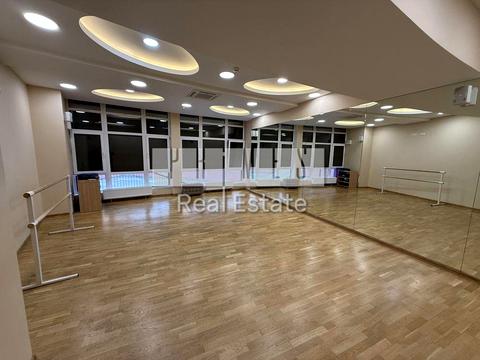 коммерческая по адресу Коновальця Євгена, 36д