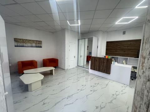 комерційна за адресою Героїв Небесної Сотні просп., 16/2