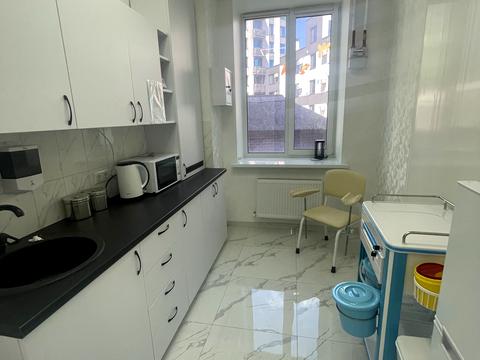 комерційна за адресою Героїв Небесної Сотні просп., 16/2