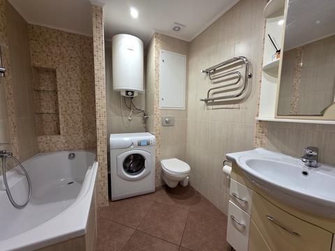 квартира за адресою Київ, Князя Романа Мстиславича вул. (Генерала Жмаченка), 4