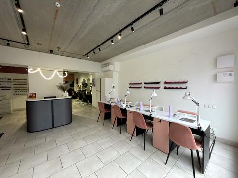 комерційна за адресою Івано-Франківськ, Княгинин вул., (Будинок 1)