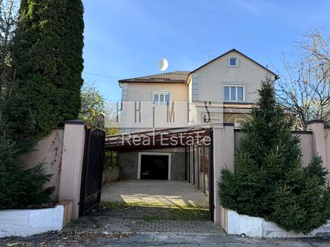 будинок за адресою Лугова