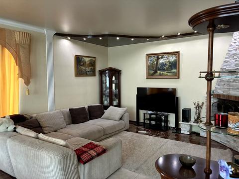 будинок за адресою молодіжна, 25