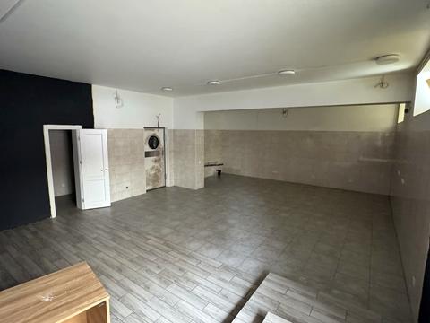 комерційна за адресою Богдана Хмельницького вул., 12