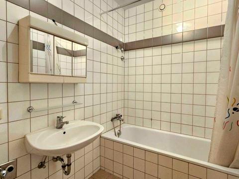 комерційна за адресою Велика Васильківська вул. (Червоноармійська), 9-2