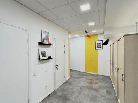 комерційна за адресою Спортивна пл., 3В