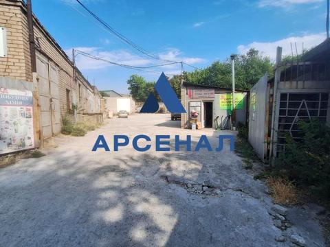 комерційна за адресою Миру вул., 1