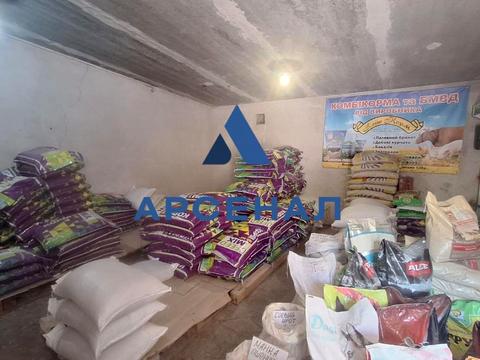 комерційна за адресою Миру вул., 1