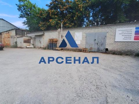 комерційна за адресою Миру вул., 1