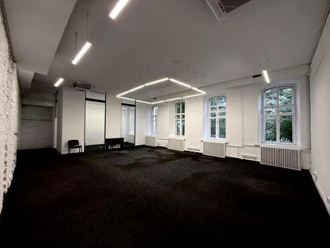 комерційна за адресою Володимирська вул., 10