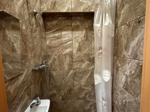 комерційна за адресою Десятинна вул., 7
