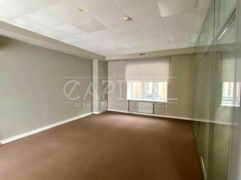 комерційна за адресою Петра Сагайдачного вул., 12Б