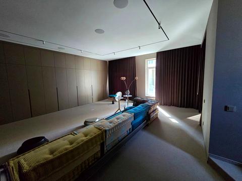 комерційна за адресою Новоселицька вул., 7