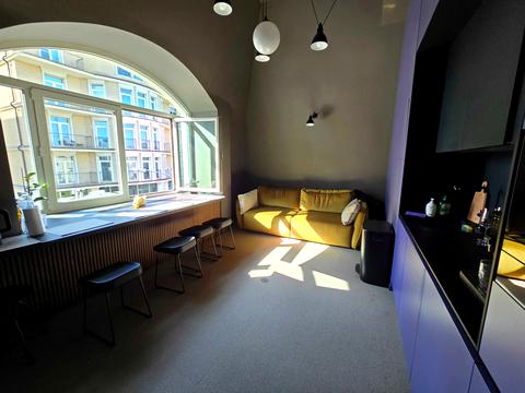 комерційна за адресою Новоселицька вул., 7