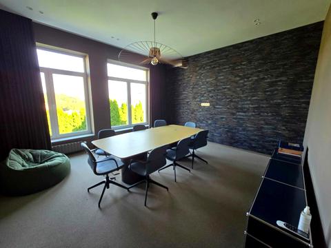 комерційна за адресою Новоселицька вул., 7