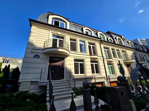 комерційна за адресою Новоселицька вул., 7