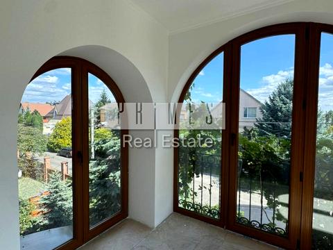 будинок за адресою с. Петропавлівська борщагівка, Вишнева