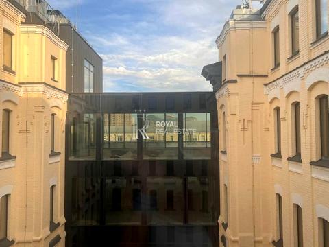 комерційна за адресою Прорізна вул., 8