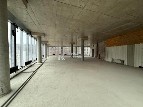 комерційна за адресою Київ, Докучаївська, 32