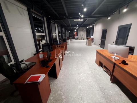 коммерческая по адресу В'ячеслава Чорновола, 18