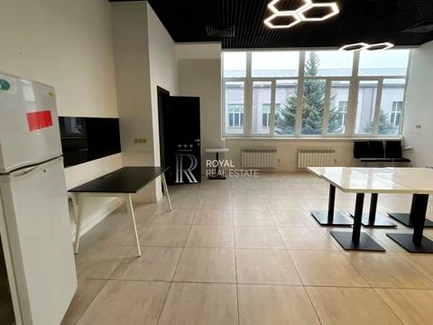 комерційна за адресою Новонаводницька вул. (Лаврська), 16