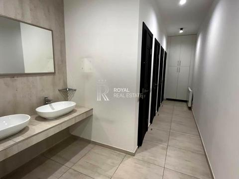 комерційна за адресою Новонаводницька вул. (Лаврська), 16