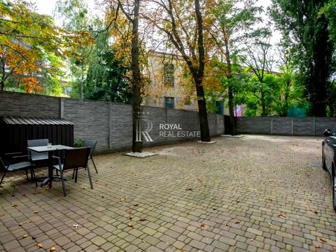 комерційна за адресою Київ, Жилянська вул., 97