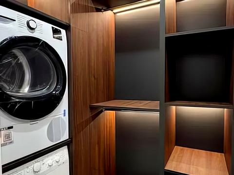 квартира за адресою Салютна вул., (Будинок 02301-02303)