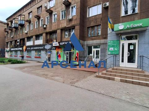 комерційна за адресою Металургів просп., 5