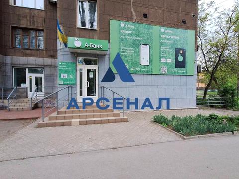 комерційна за адресою Металургів просп., 5