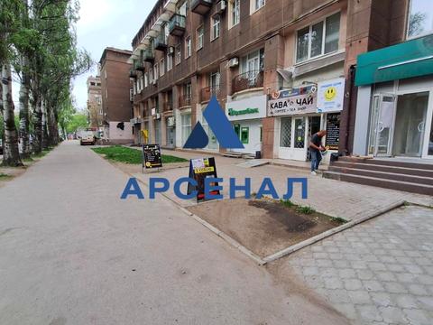 комерційна за адресою Металургів просп., 3