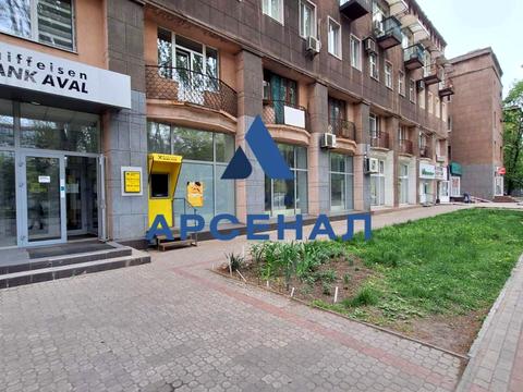 комерційна за адресою Металургів просп., 3