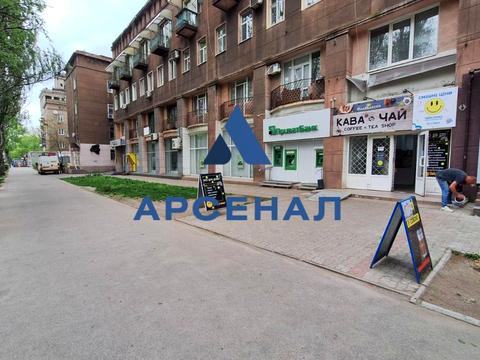 комерційна за адресою Металургів просп., 3