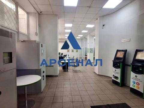 комерційна за адресою Металургів просп., 3