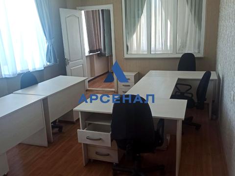 комерційна за адресою Металургів просп., 12