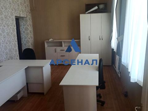 комерційна за адресою Металургів просп., 12