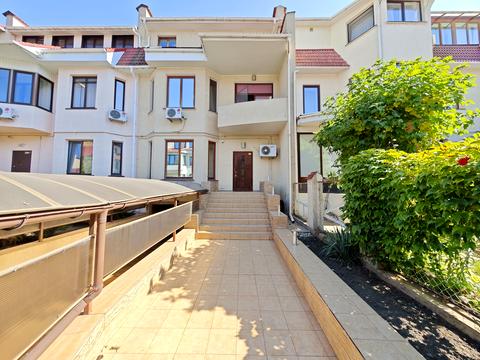 будинок за адресою Педагогічна вул., 25/2