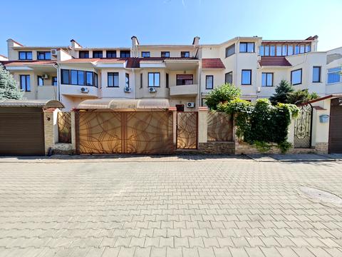 будинок за адресою Педагогічна вул., 25/2