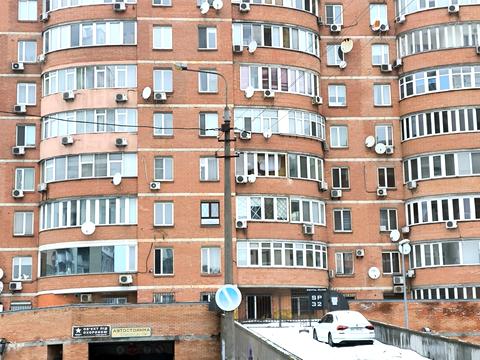 паркомісце за адресою Срібнокільська вул., 14-А