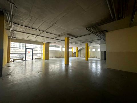 комерційна за адресою Вокзальна пл. (Петровського), 1