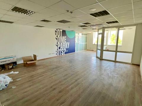 комерційна за адресою Дмитра Яворницького просп. (Карла Маркса), 40