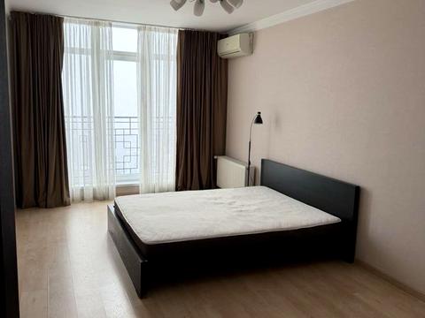 квартира за адресою Івана Крамського вул., 9