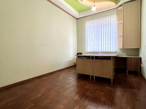 комерційна за адресою Андрея Шептицького вул., 5