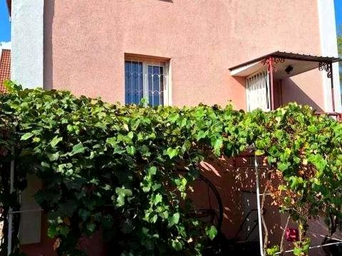 будинок за адресою Кар'єрна вул.