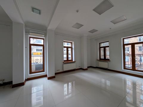 комерційна за адресою Жилянська вул., 72-А